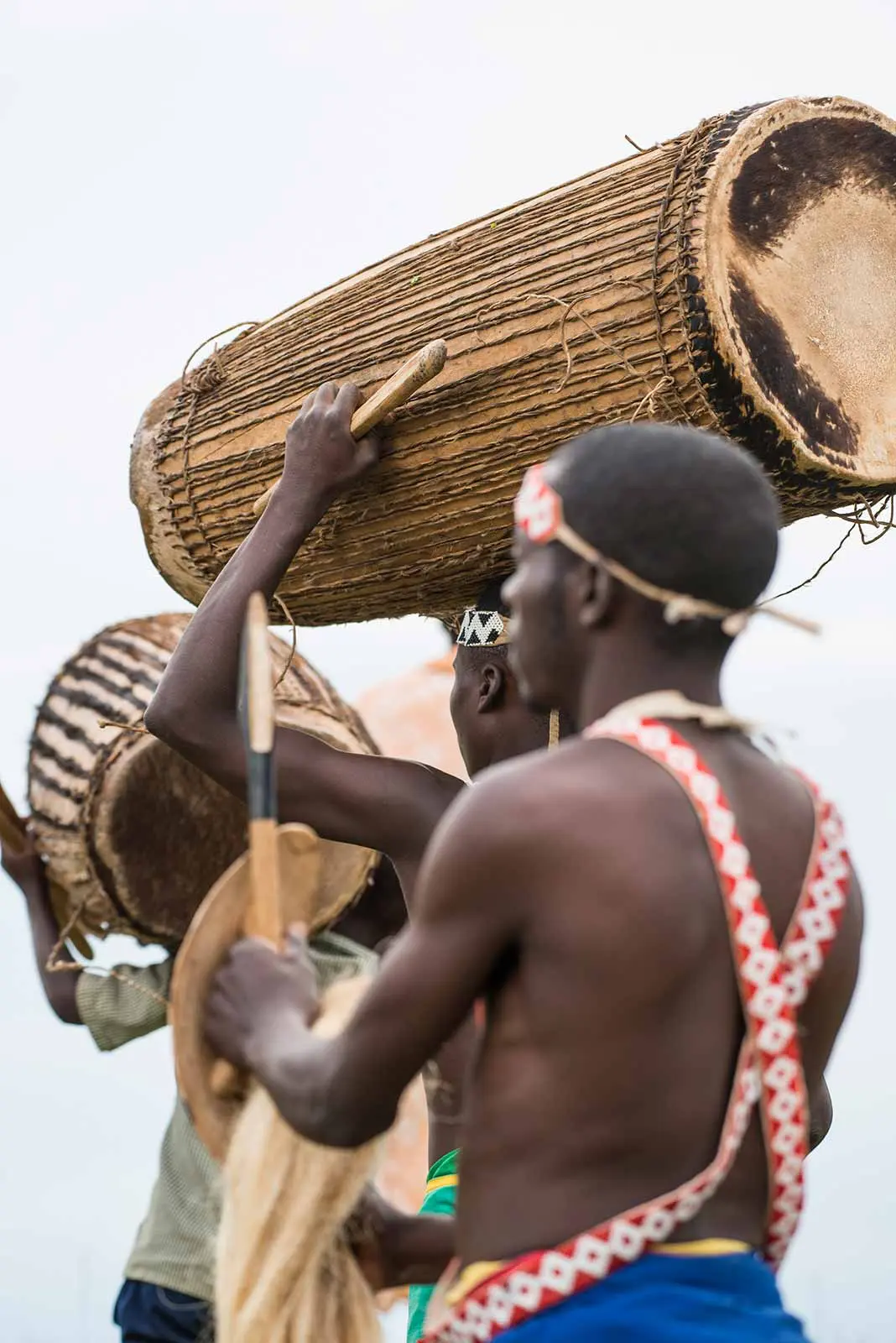 Tambores tradicionales dentro del patrimonio cultural de Ruanda